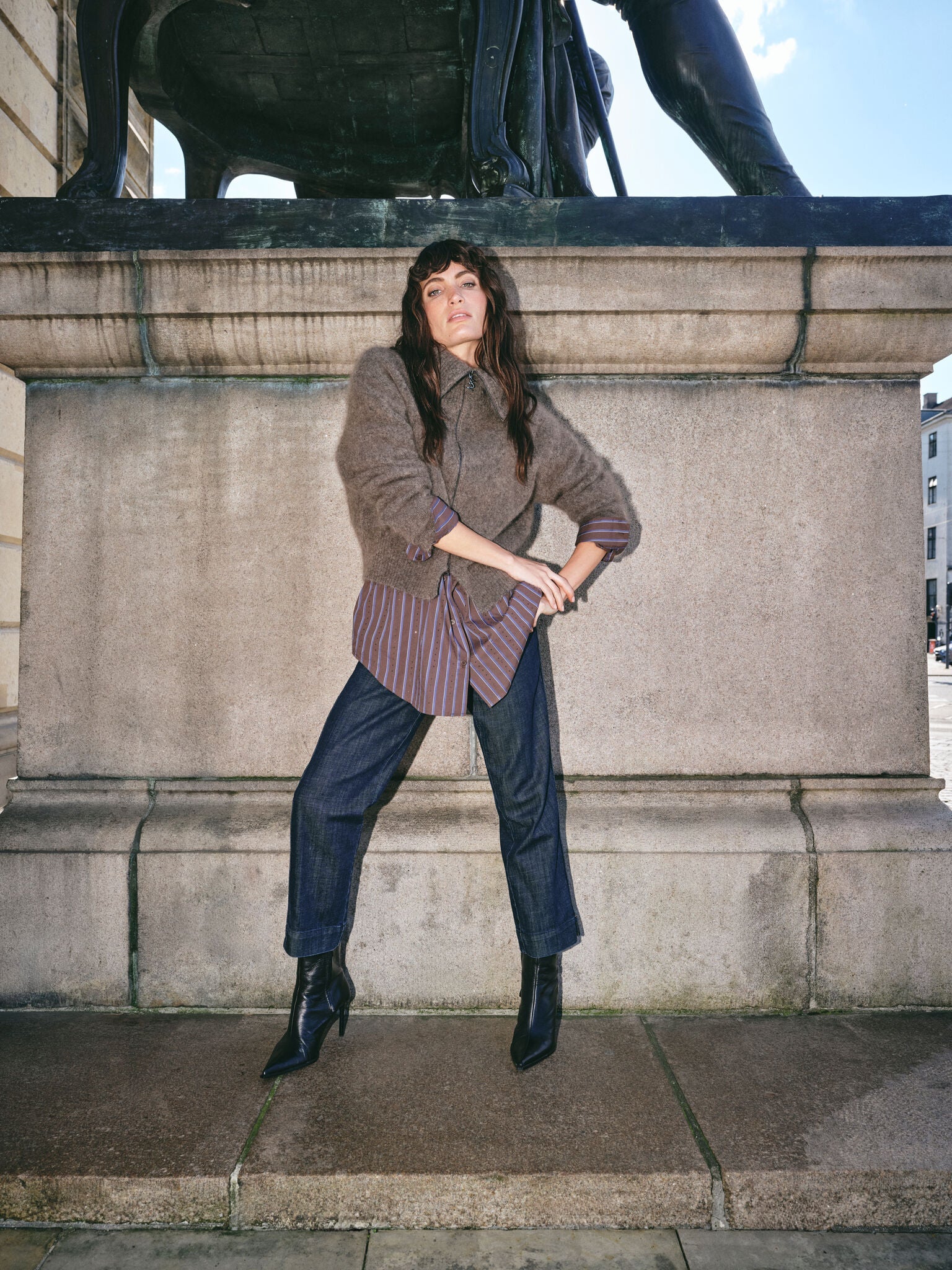 Modelshot / Dark Blue / Detail